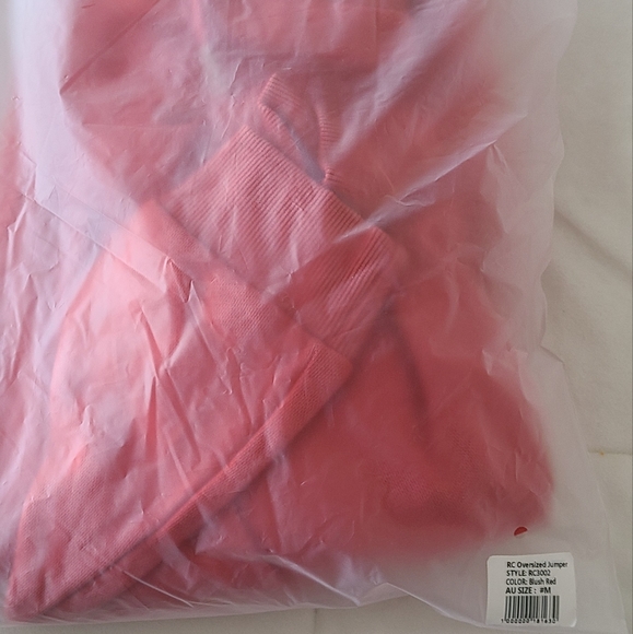 SOLD. NWT! Lauren Simpson’s “Rare Collective” Oversized Jumper in Blush Red! - Picture 4 of 9